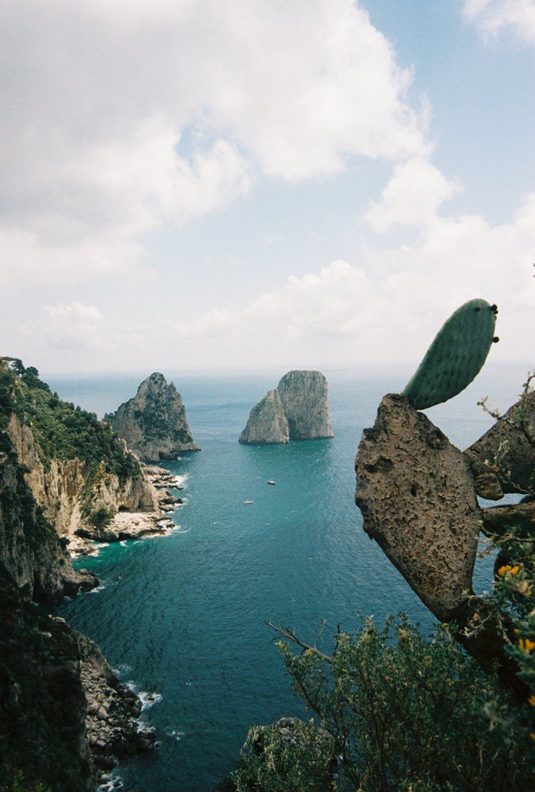 DHyhZ37VwAA22qG.jpg-large